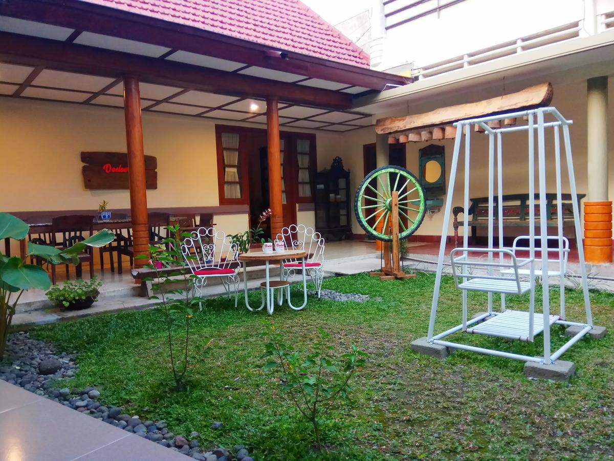 Doeloerkoe Homestay スラカルタ エクステリア 写真