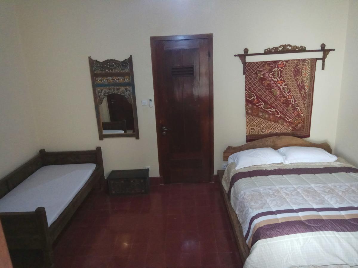 Doeloerkoe Homestay スラカルタ エクステリア 写真