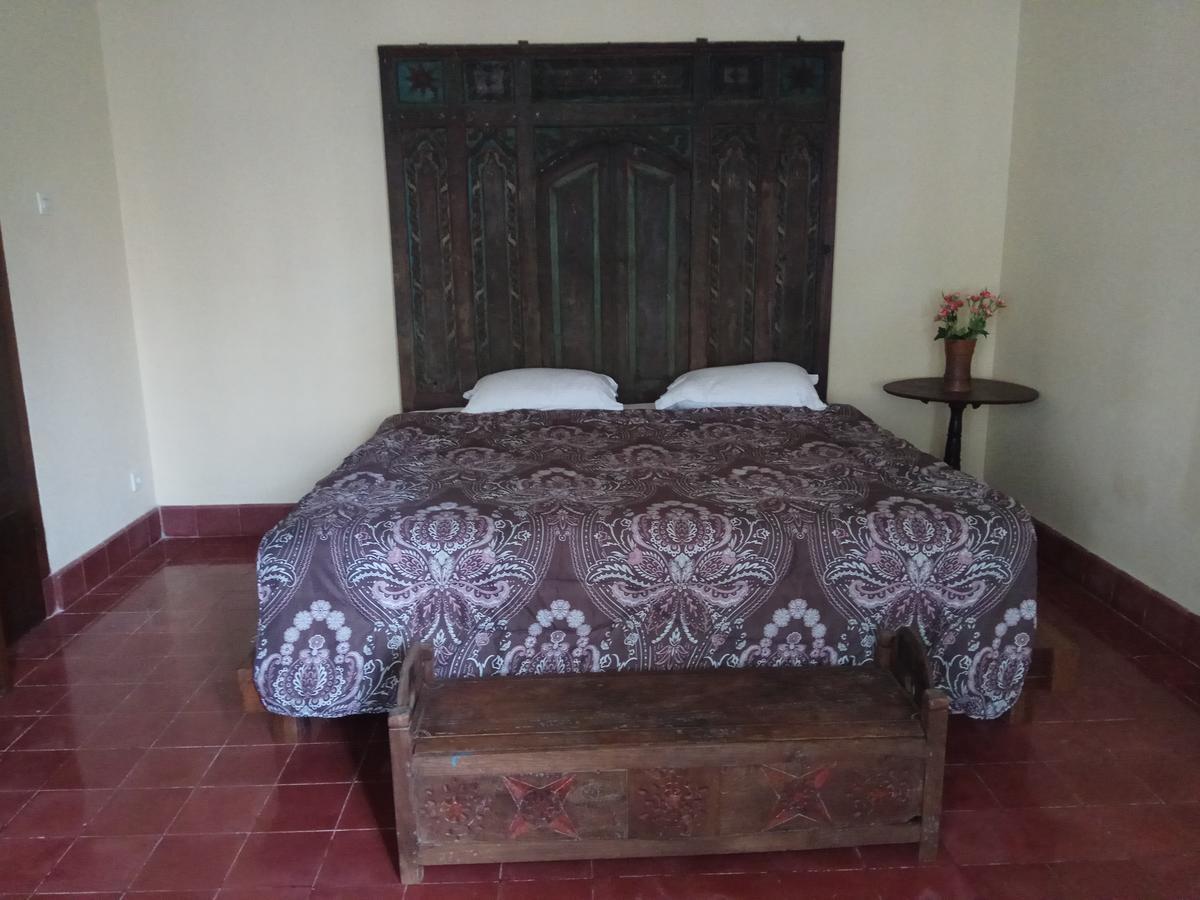 Doeloerkoe Homestay スラカルタ エクステリア 写真