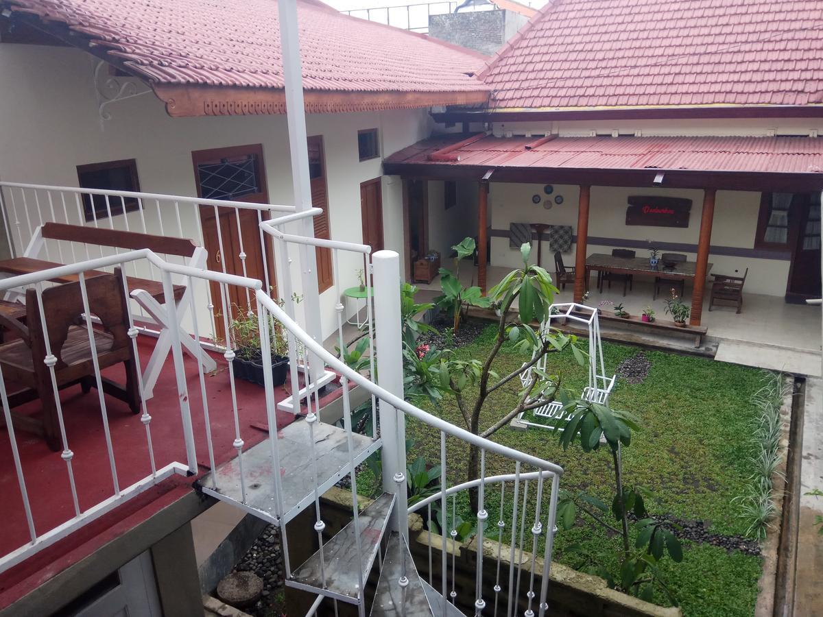 Doeloerkoe Homestay スラカルタ エクステリア 写真