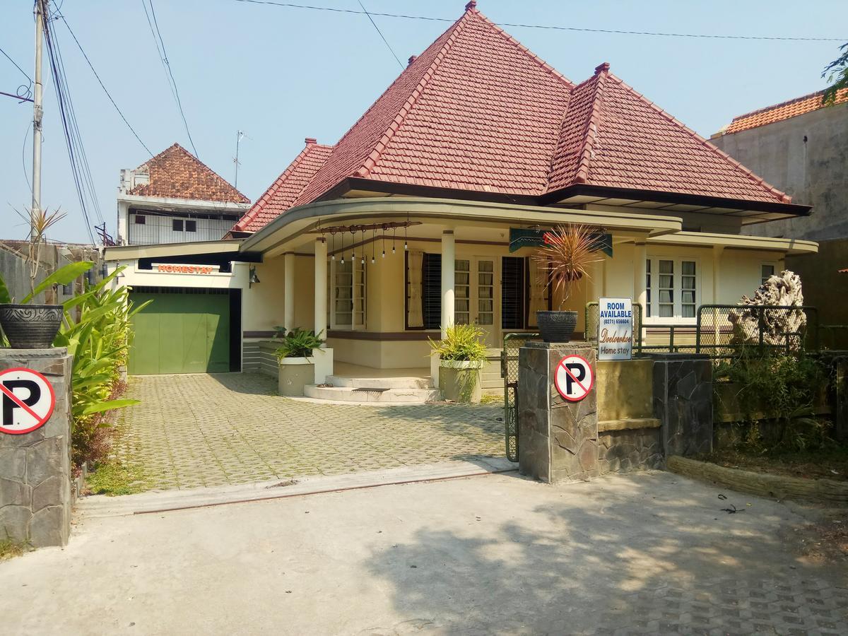 Doeloerkoe Homestay スラカルタ エクステリア 写真