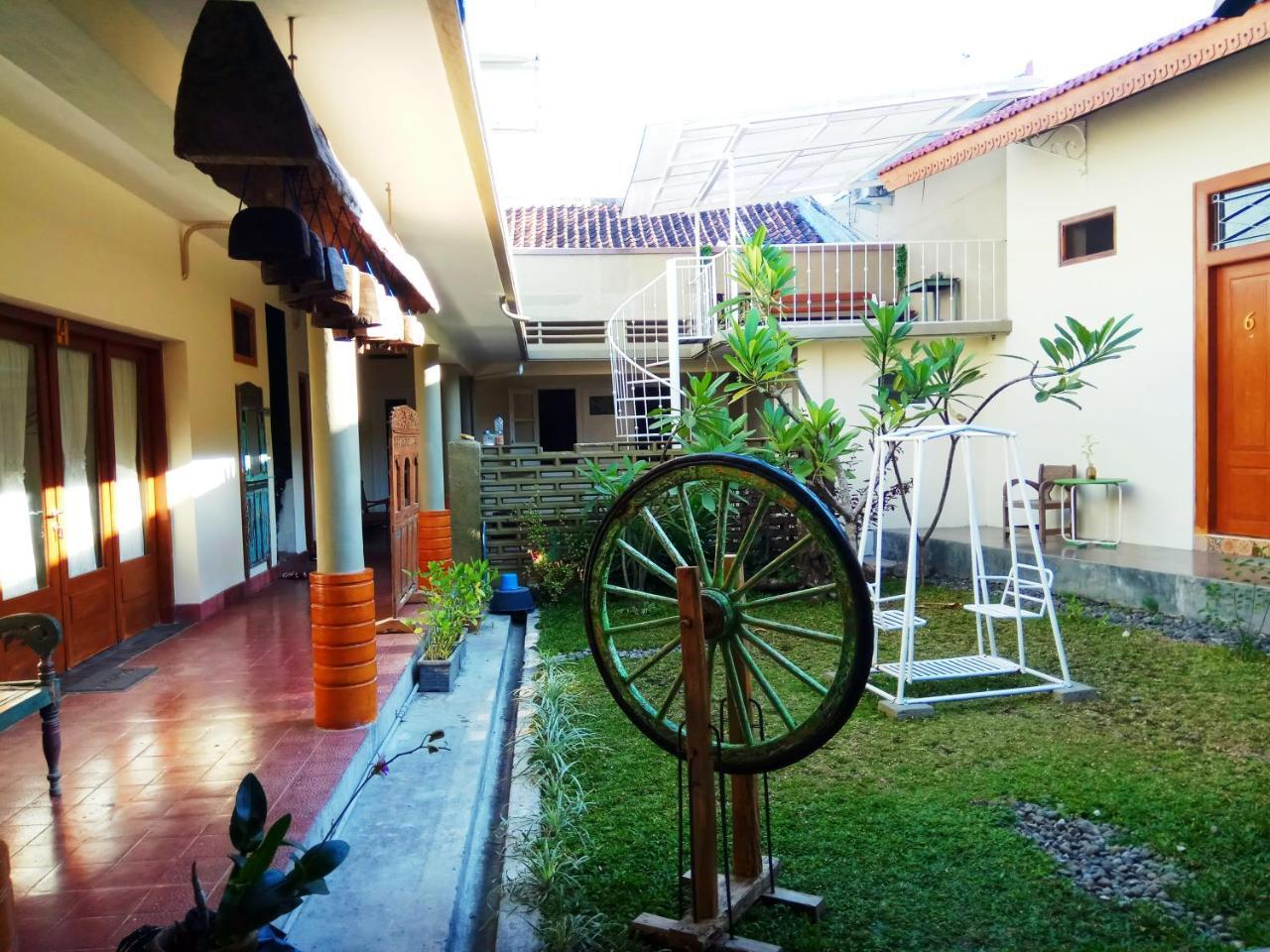Doeloerkoe Homestay スラカルタ エクステリア 写真
