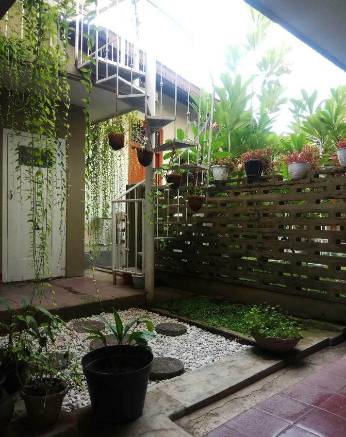 Doeloerkoe Homestay スラカルタ エクステリア 写真