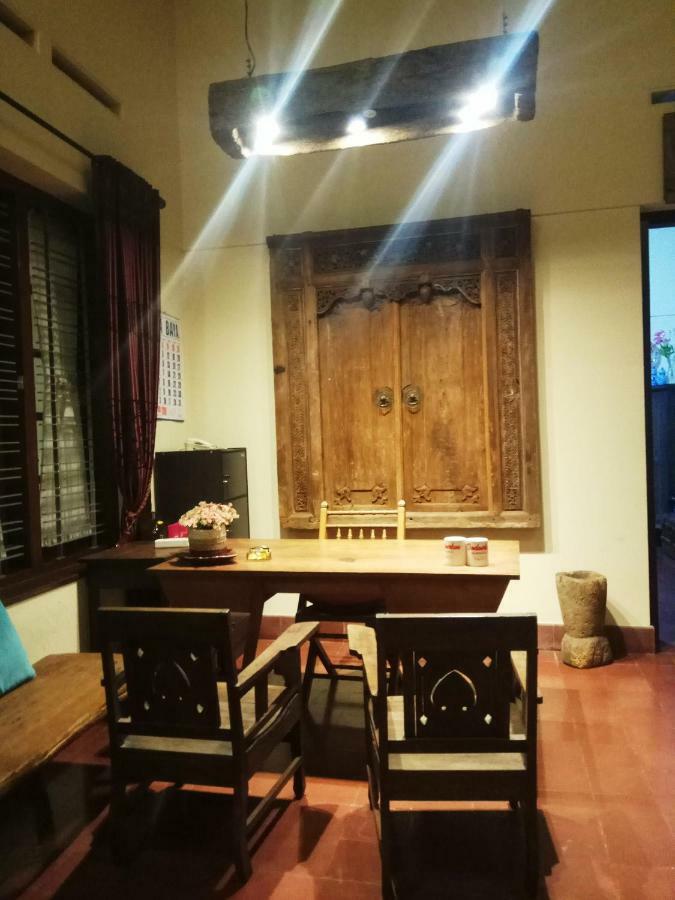 Doeloerkoe Homestay スラカルタ エクステリア 写真
