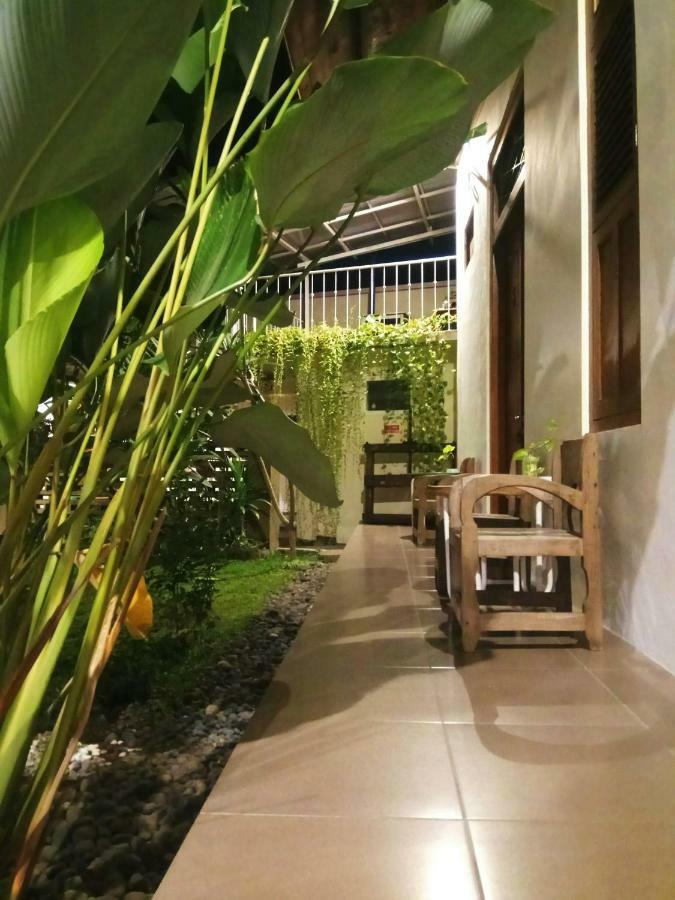 Doeloerkoe Homestay スラカルタ エクステリア 写真