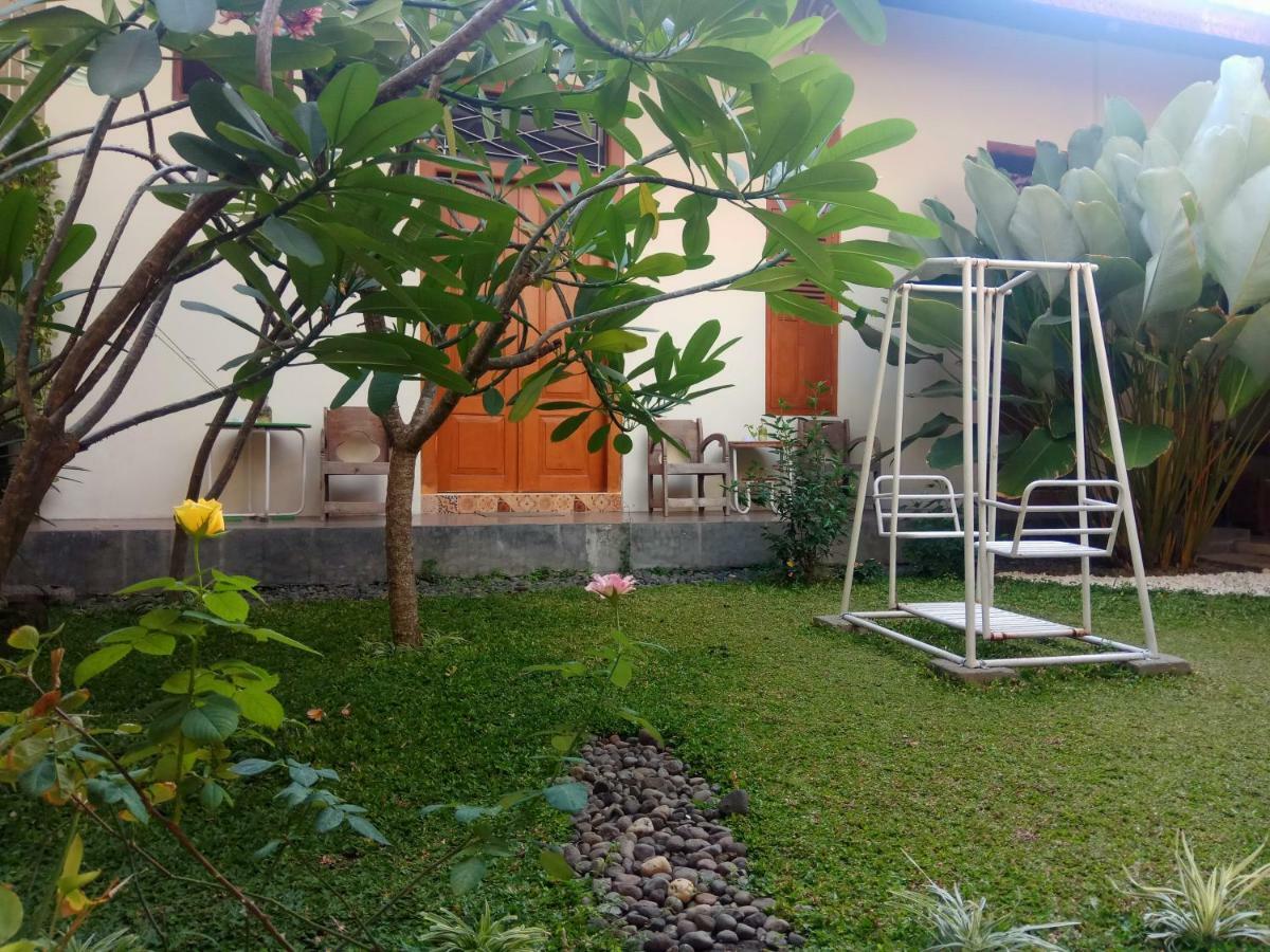 Doeloerkoe Homestay スラカルタ エクステリア 写真